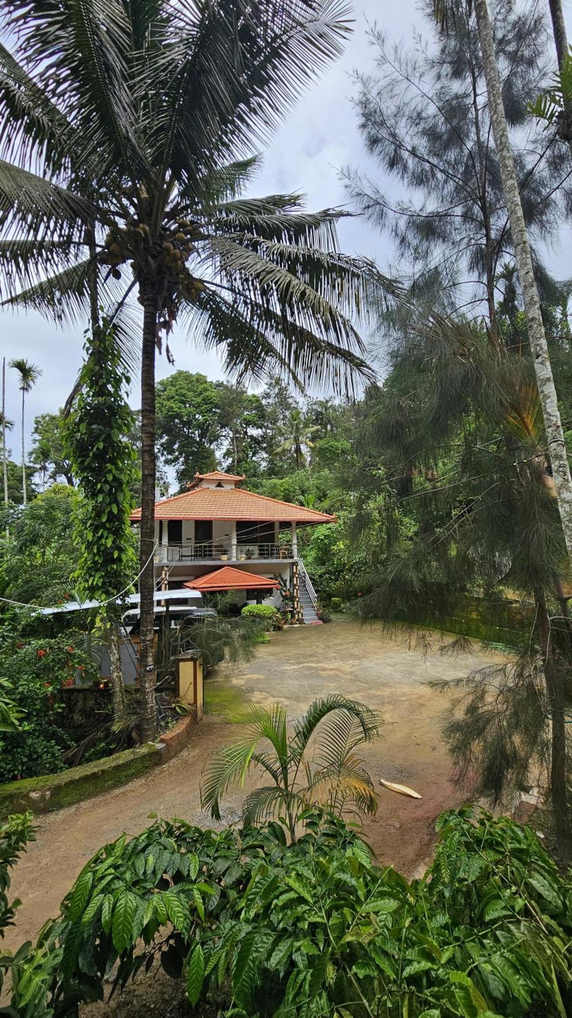 Homestay Vasu Estate